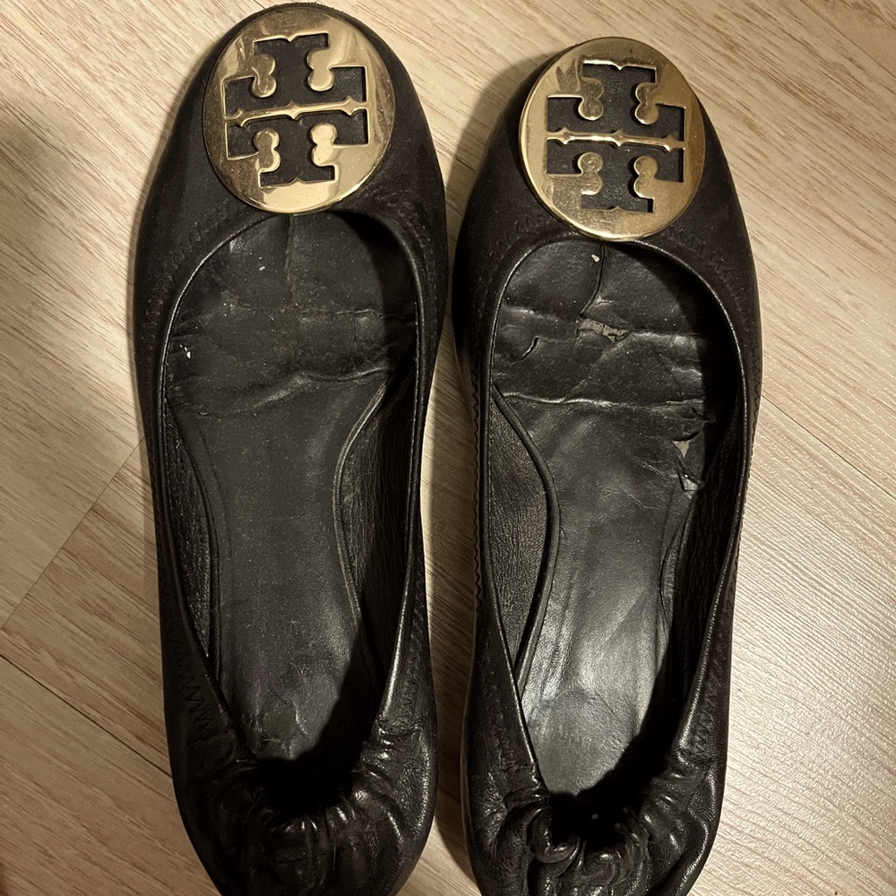 Tory Burch Claire Ballet flat shoe black/gold.